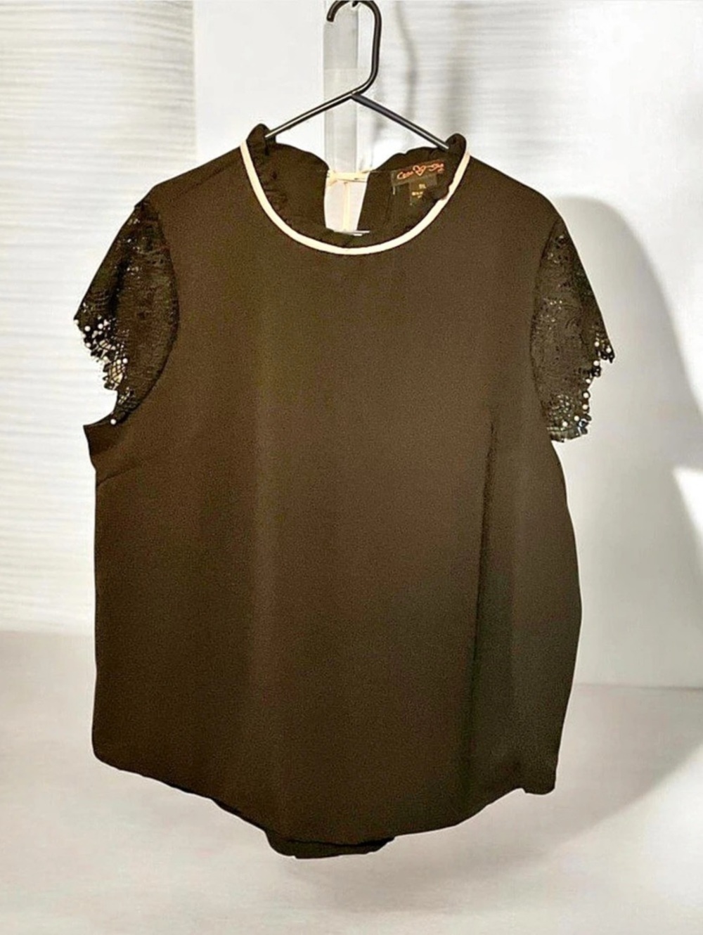 Coco & Shay Plus Lace Sleeve Top Black Lace Sleeve Top Size XL Like New